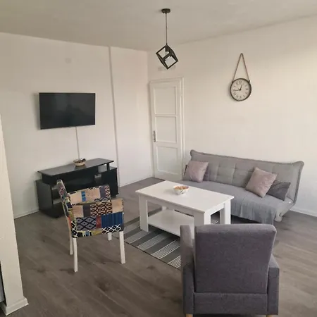 Daire Black & White Modern