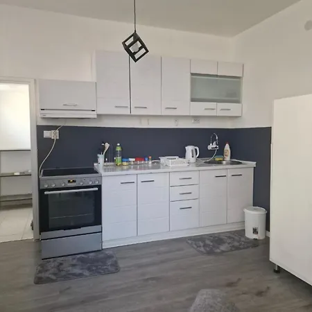 Black & White Modern Tuzla